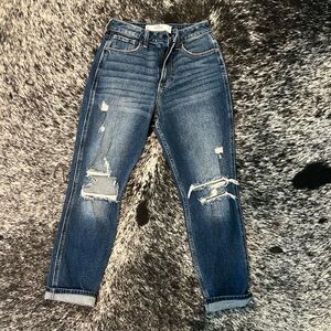 Hollister Curvy High Rise Mom Jean